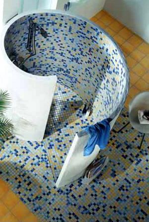 Allestire senza limiti: cabina doccia realizzata con modulo predefinito